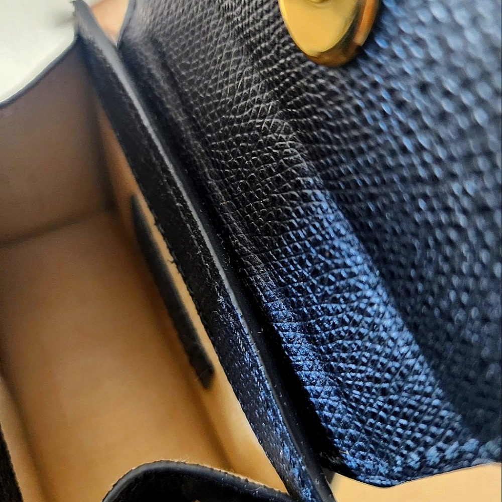 Beautiful Jaquemos "Le Chiquito" top handle in black.